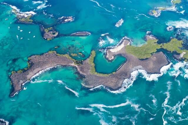 What is the lifespan of volcanic islands like Hawaii and the Galapagos?