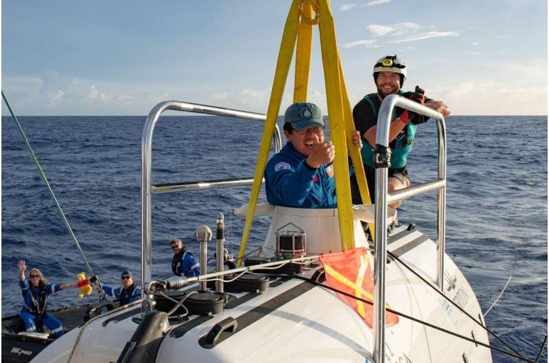 WHOI researcher dives to Challenger Deep