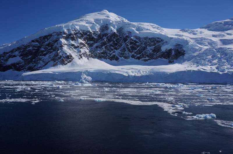 Worsening rifts and fractures spotted at two of Antarctica’s most important glaciers