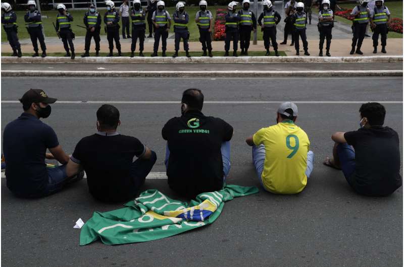 Brazil health secretaries call for lockdowns as virus soars