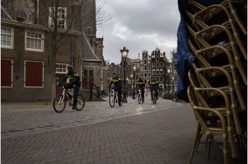 Dutch govt to beef up lockdown amid fears about new variants
