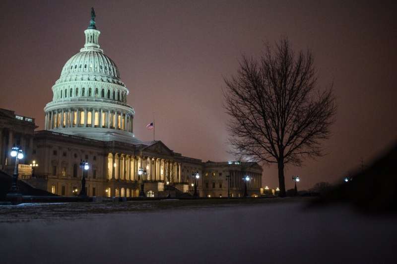Fierce winter storm in US seen tapering off