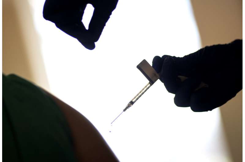 Governors complain over pace of COVID-19 vaccine shipments thumbnail
