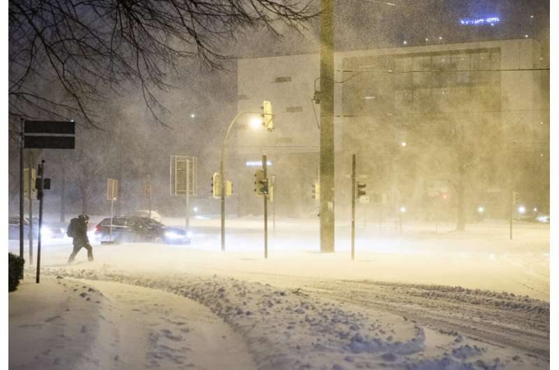 Heavy snowstorm pounds Germany, upends travel