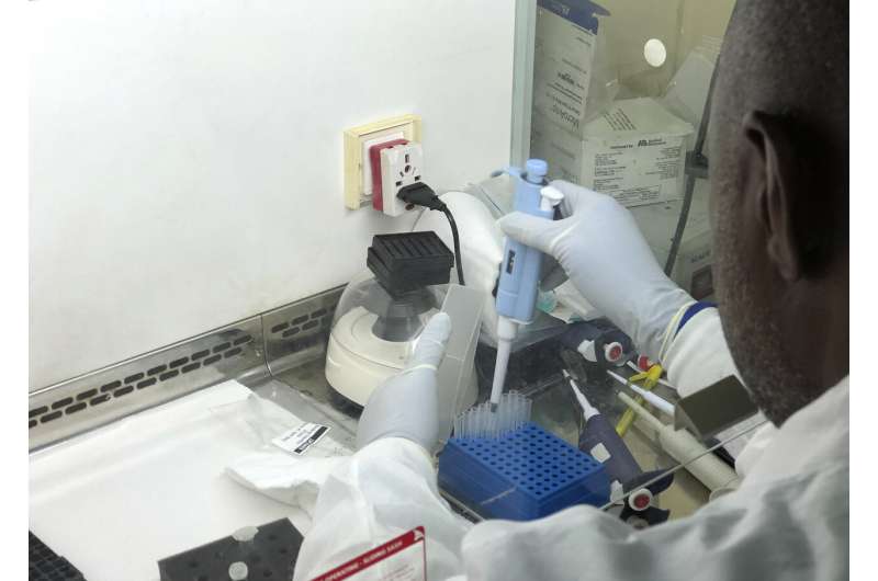 尼日利亚科学家研究国家的冠状病毒变体
