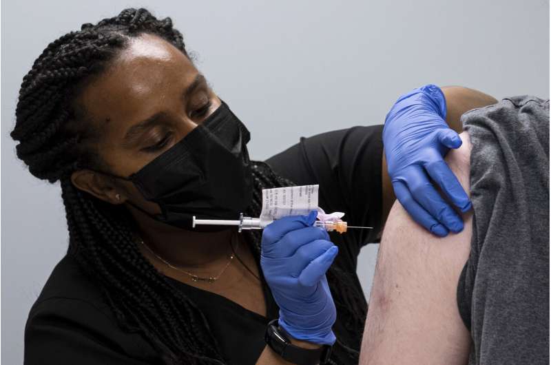 调整的Covid疫苗测试旨在抵御变体