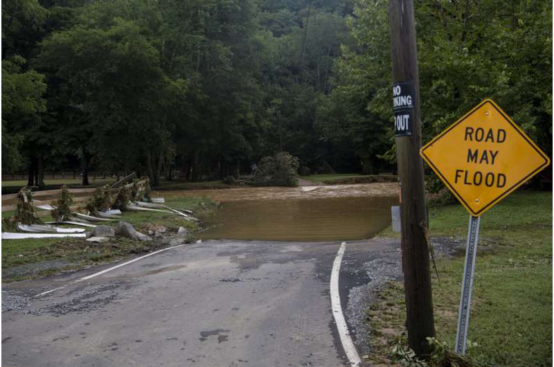 17 inches of rain devastate rural Tennessee; at least 10 die