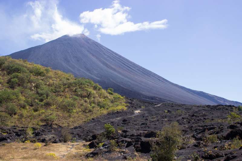 Scientists identify flank instability at a volcano with history of collapse