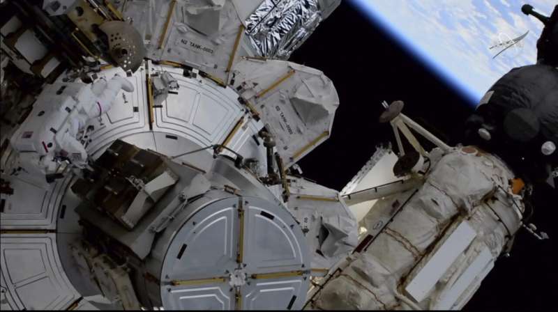 Spacewalkers finish solar panel prep for station power boost
