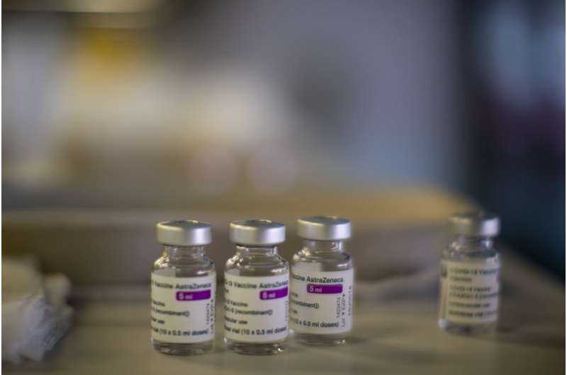 Spaniards line up for AstraZeneca amid concerns over vaccine