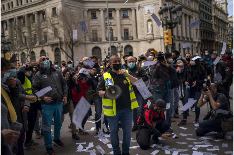Taxi driver unions protest Uber's return to Barcelona
