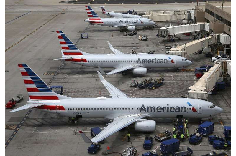 American Airlines posts $1.25 billion loss, delays new jets