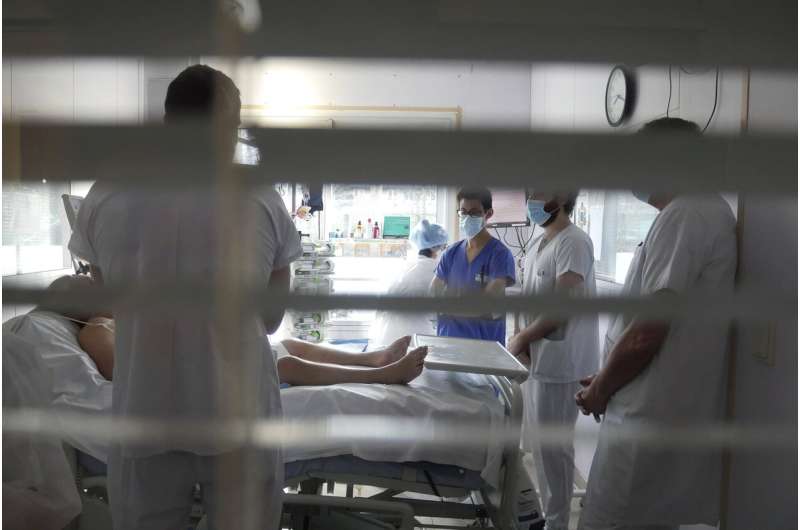 Paris doctors warn of catastrophic overload of virus cases