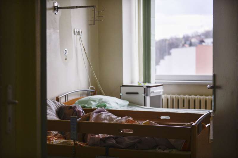 Polish hospitals struggle with surge of virus patients