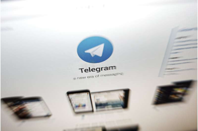 WhatsApp growth slumps as rivals Signal, Telegram rise