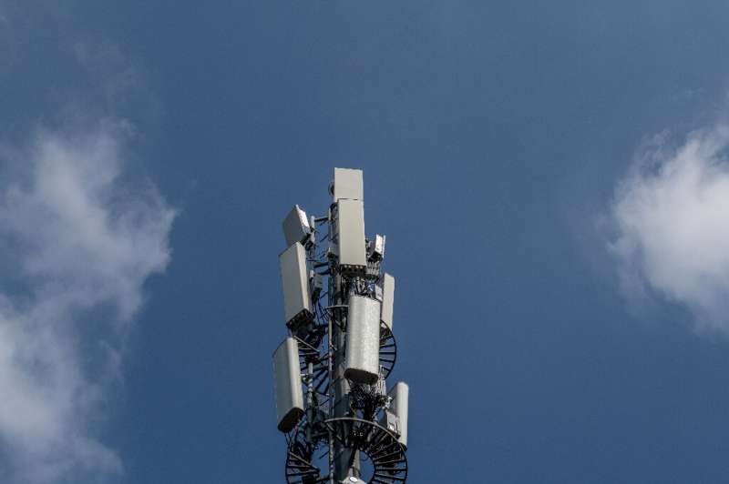 5G networks could pose a risk to planes landing, the French Civil Aviation Authority warns