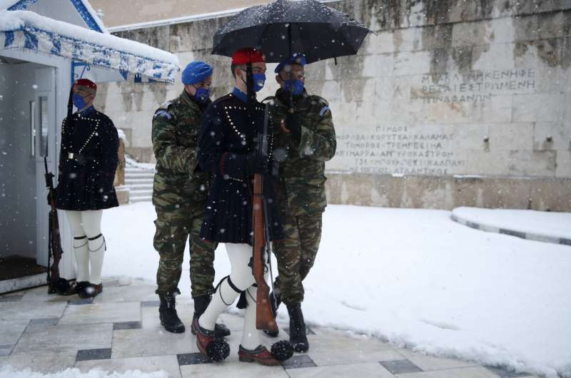 Heavy snowfall blankets Athens; vaccinations postponed