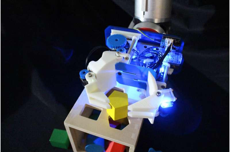 A highly dexterous robot hand with a caging mechanism