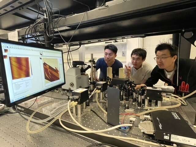 A scattering-type scanning nearfield optical microscope probes materials at the nanoscale