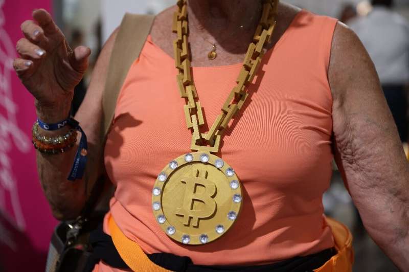 Un participant à la Convention Bitcoin 2021, une conférence sur les crypto-monnaies tenue à Miami, en Floride