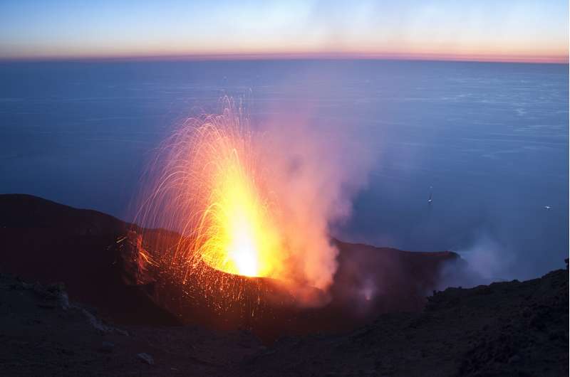 Analysing volcanoes to predict their awakening