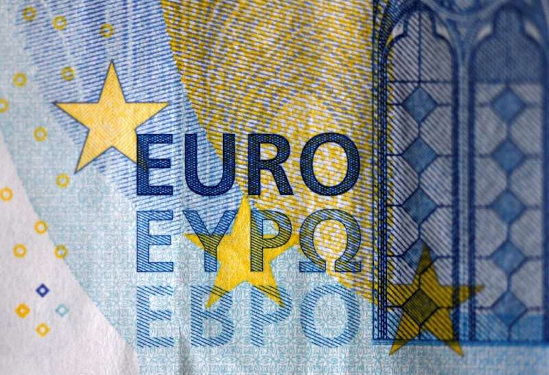 Austrian artist Robert Kalina used neutral illustrations when designing the original euro banknotes