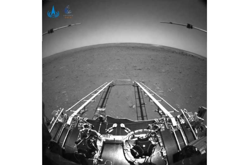China delays mission while NASA congratulates on Mars images