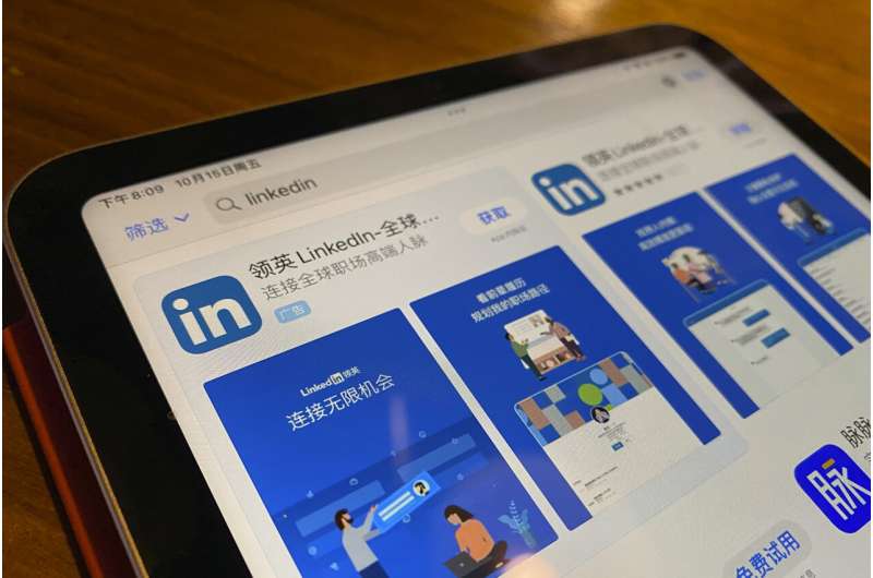 Chinese users' feelings mixed about LinkedIn pulling out