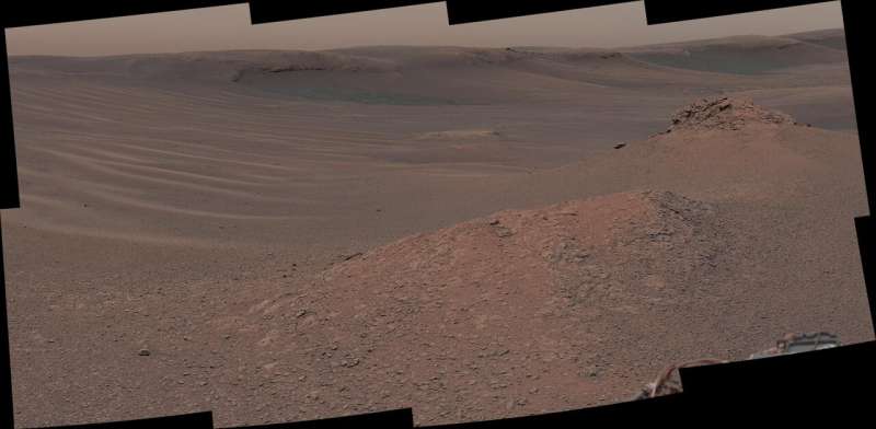 Il rover Curiosity trova chiazze cancellate di tronchi di roccia, rivelando indizi