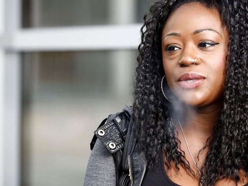 目前吸烟与非裔美国人冠心病风险增加有关
