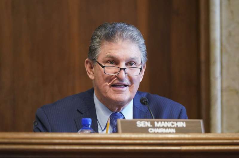 Democratic senators propose clean energy tax credits