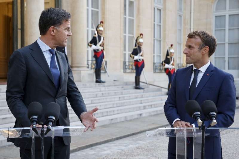 Dutch Prime Minister Mark Rutte often towers over his counterparts, including French President Emmanuel Macron