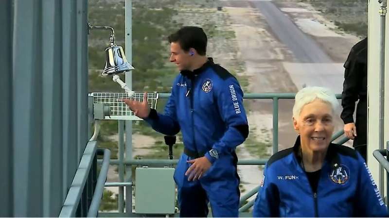 Dutch teen Oliver Daemen (L) and pioneering aviator Wally Funk (R) joined Jeff bezos and his brother Mark on the mission