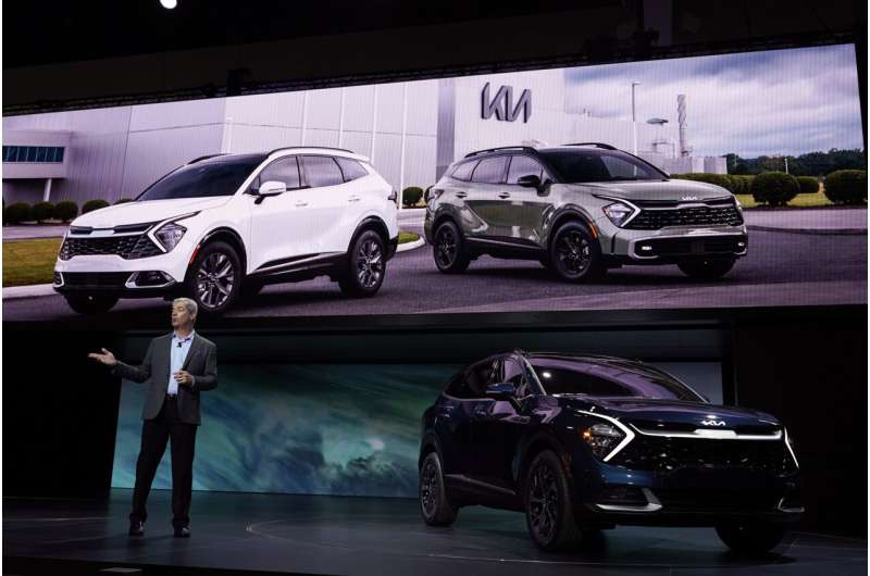 Electric vehicles get spotlight at Los Angeles Auto Show