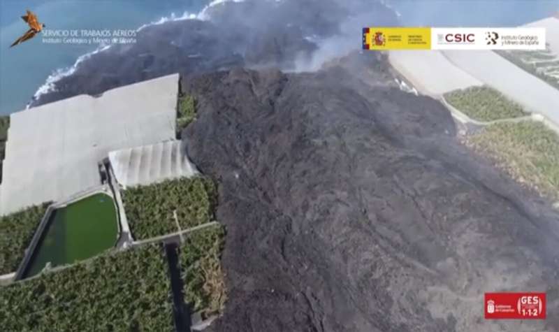 Erupting Spanish island volcano blows open new fissure