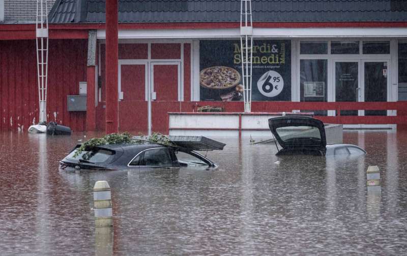 Europe floods: search for missing goes on as toll tops 90
