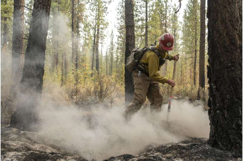 Evacuations expand in Oregon as fire spreads erratically