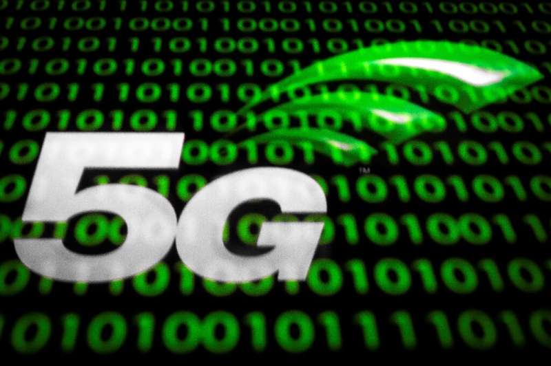 Experts say deploying superfast 5G telecom networks in the US poses major challenges