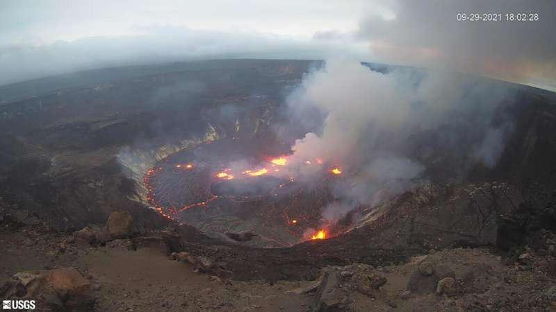 EXPLAINER: Fountaining Hawaii lava creates molten rock lake