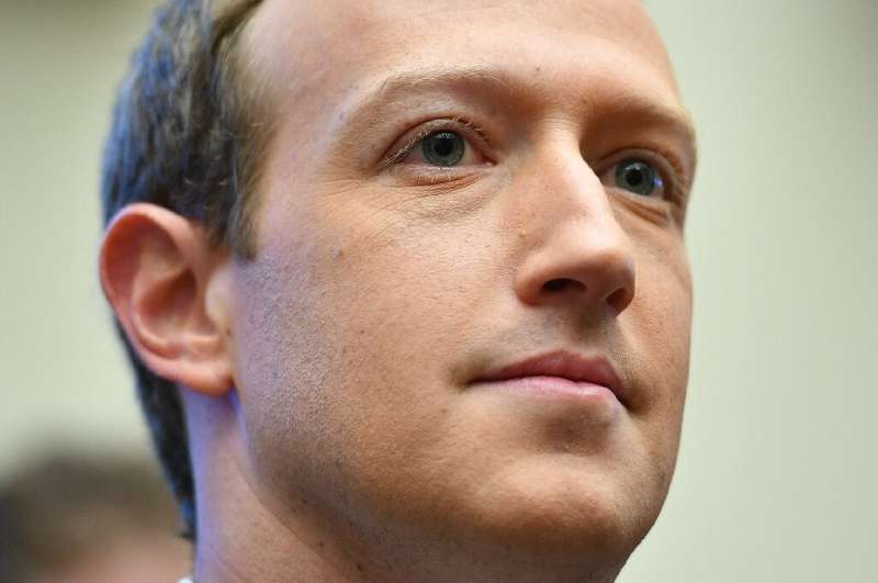 Le PDG de Facebook, Mark Zuckerberg, fait la promotion du concept de son entreprise produisant un « métavers » du monde virtuel