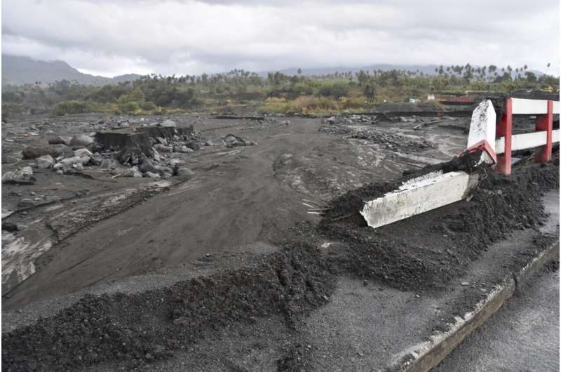 Flooding and mudslides add to St. Vincent's volcano woes
