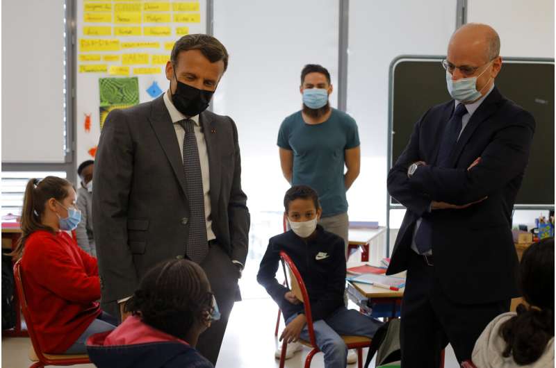 法国重新打开学校，因为病毒患者数字峰值