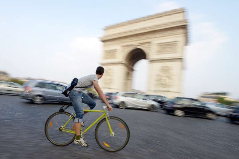 French car advertisements will soon have to include messages such as &quot;Consider carpooling,&quot; &quot;For day-to-day use, 