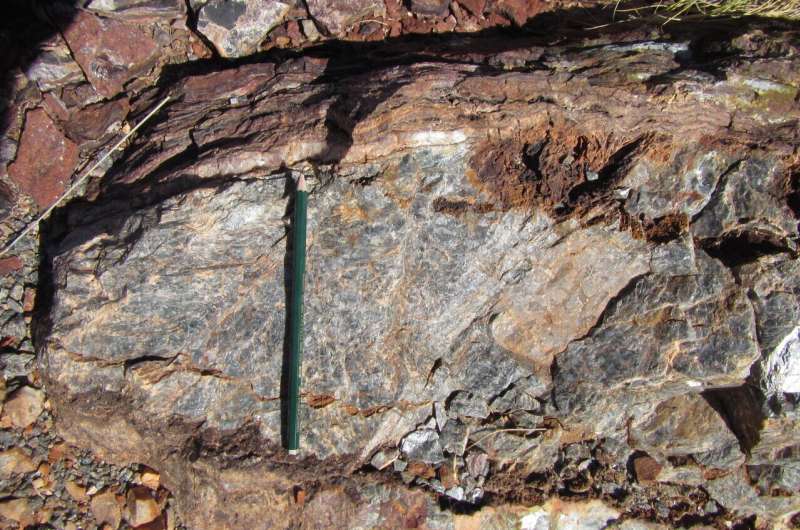Fuel for earliest life forms: Organic molecules found in 3.5 billion-year-old rocks