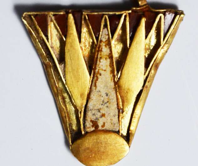 Gold jewellery from the time of Nefertiti found in Bronze Age tombs in Cyprus