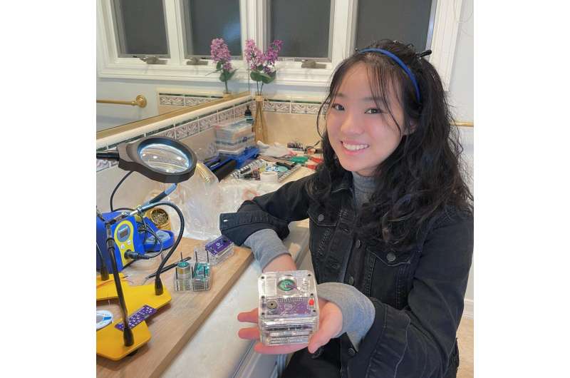 High school junior's consumer seismometer delivers low-cost earthquake early warning