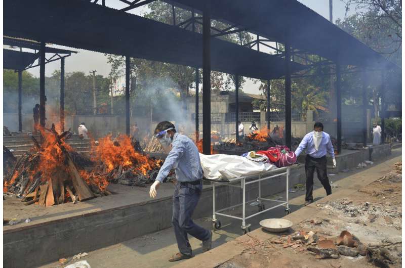 'Horrible' weeks ahead as India's virus catastrophe worsens
