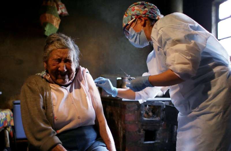 If she can do it... Ana Lucia Palacios receives a dose of Sinovac Covid-19 vaccine in Bogota