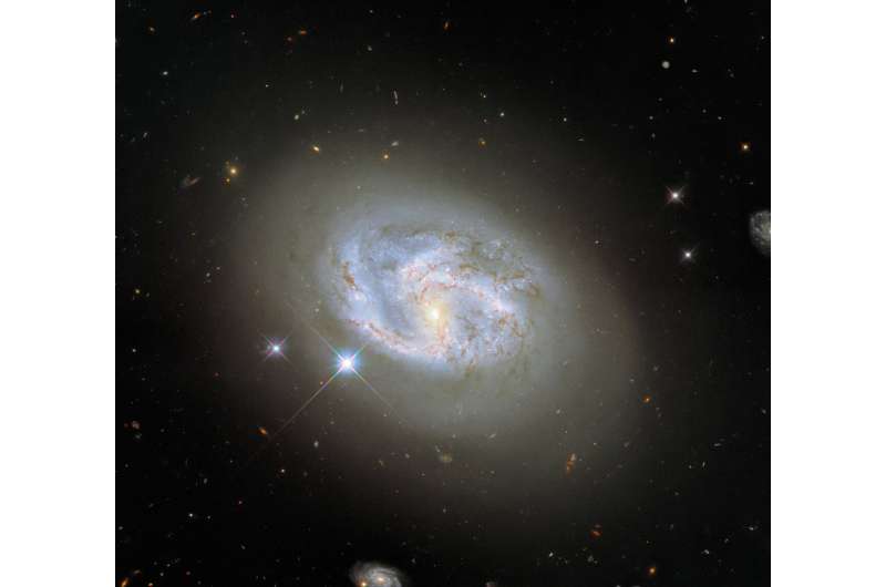 Image: Hubble sees a spiral in good company