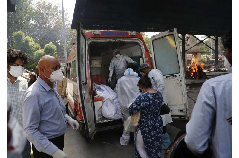India tops 200,000 dead as virus surge breaks health system